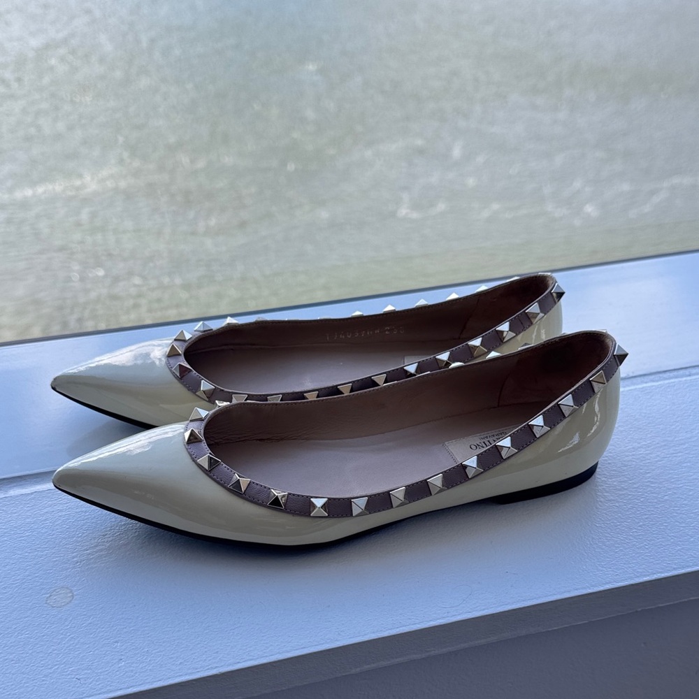 Valentino Cream Patent Leather Rockstud Pointed Ballet Flats